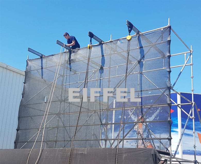 ESTRUCTURAS PARA PANTALLAS 1 estructura tubular para pantalla LED en evento de más de 2 metros de altura