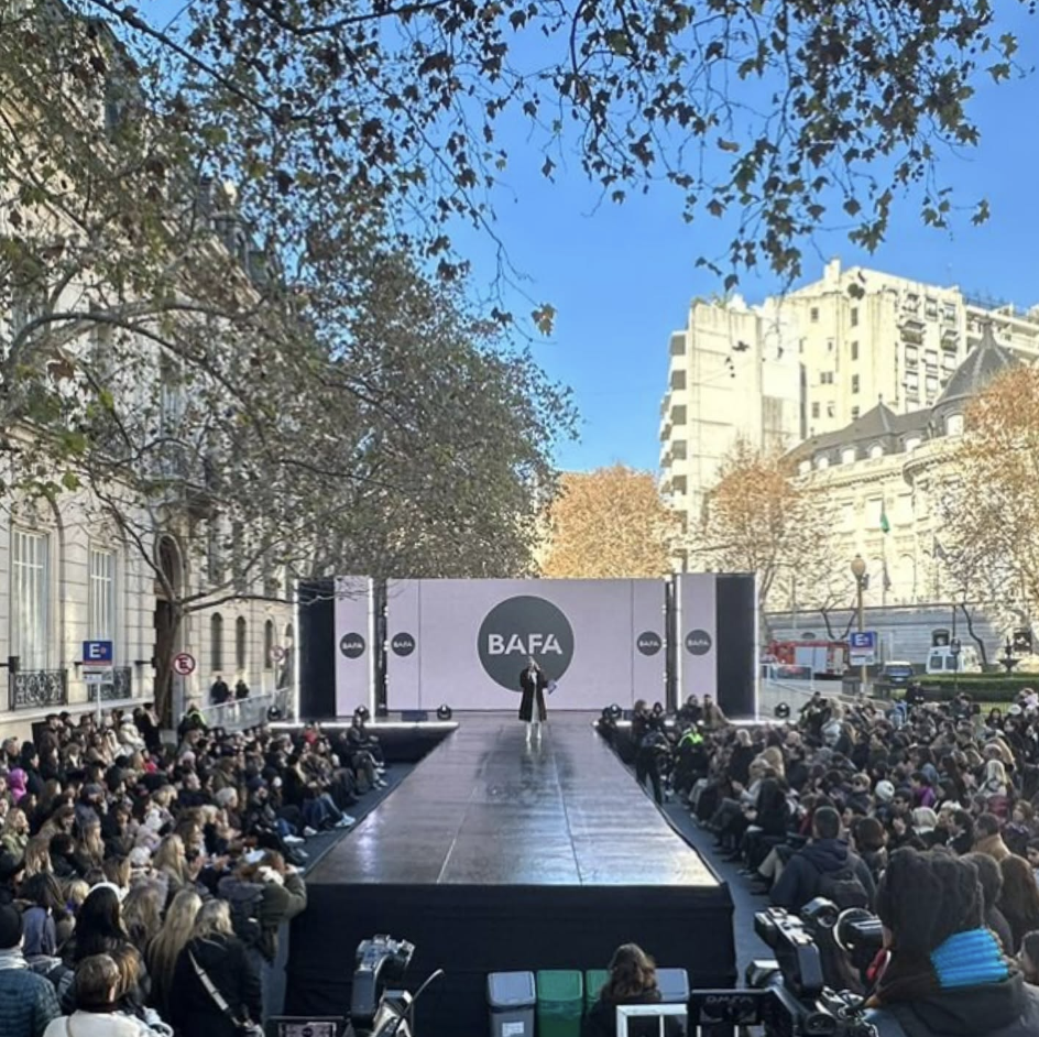 Pasarela de 30 metros para BAFA en Recoleta, sobre la Avenida Alvear 2 Producción Eventos Eiffel